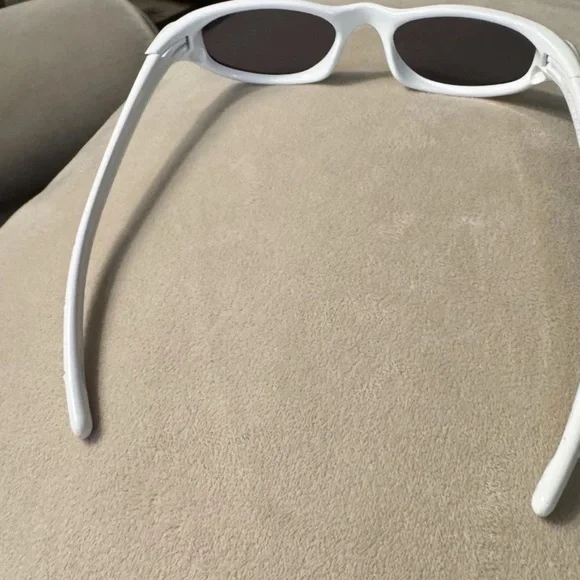 Oakley Four White Blue Iridium Lenses Vintage Oakley White and Blue Sunglasses - Picture 4 of 9